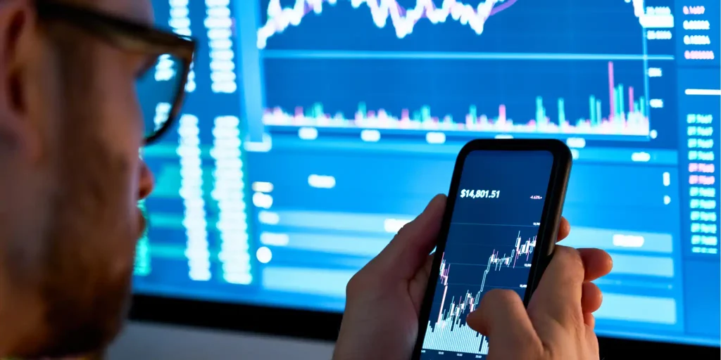 Exploring the world of online trading platforms shutterstock 1854624547